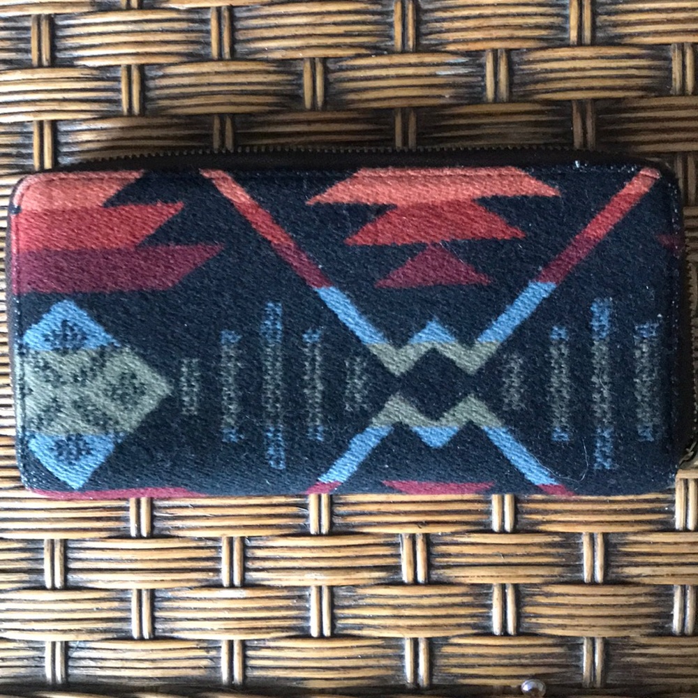 Pendleton zip wallet
